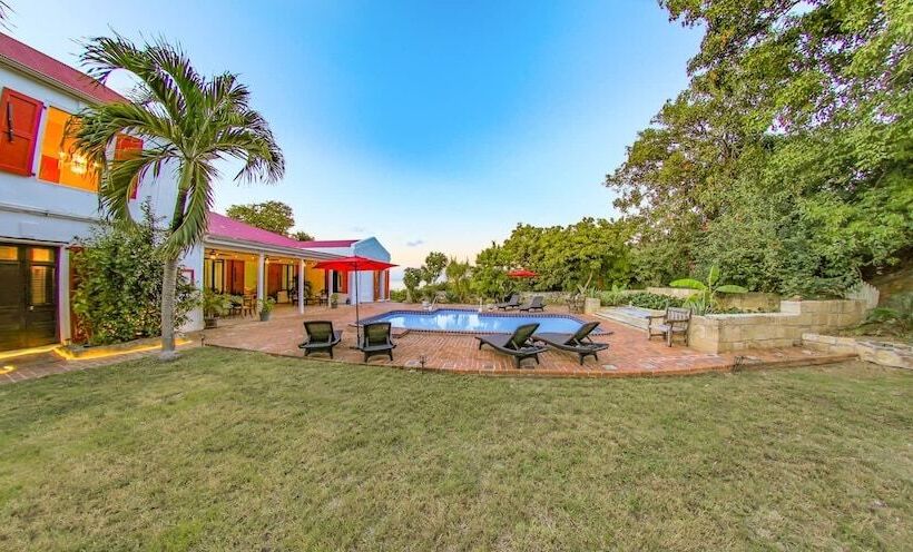 هتل Feather Leaf Inn