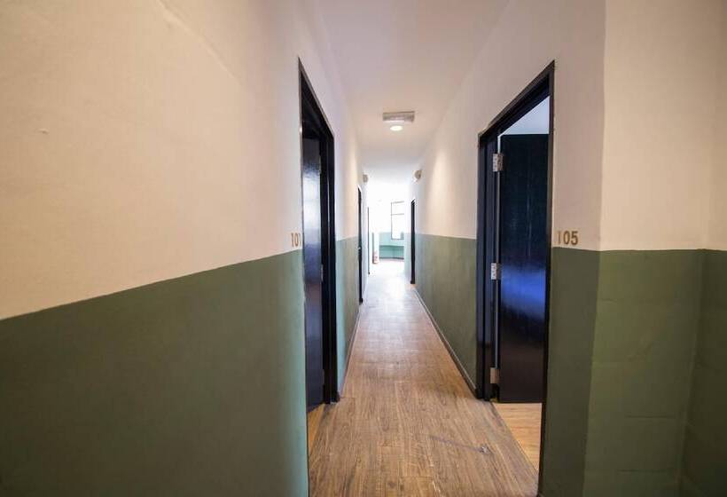 فندق Room V Jalan Jenang