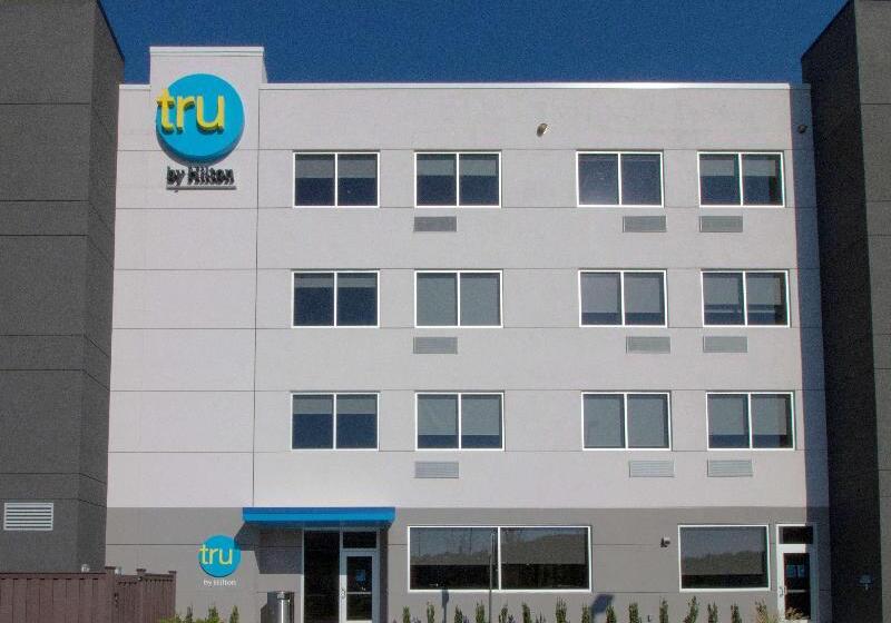 هتل Tru By Hilton Norfolk Airport