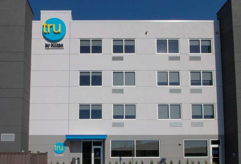هتل Tru By Hilton Norfolk Airport