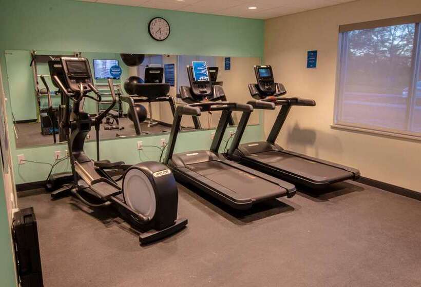 هتل Tru By Hilton Norfolk Airport