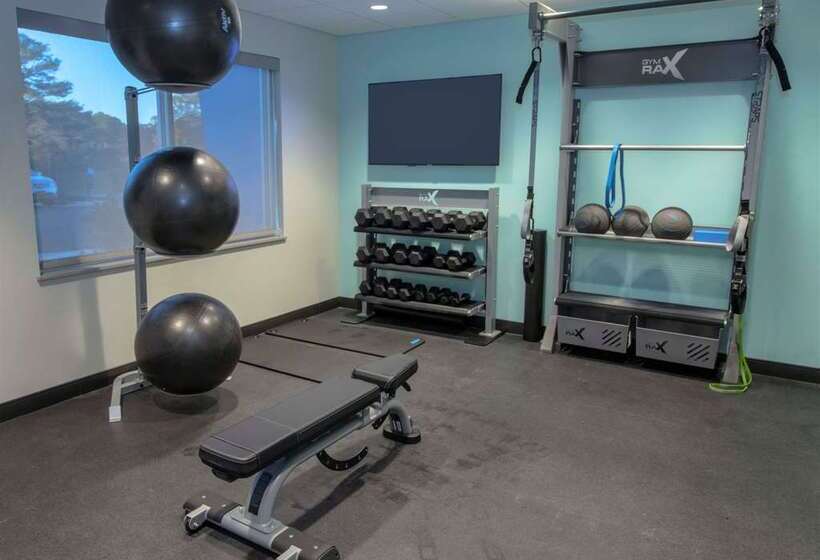 هتل Tru By Hilton Norfolk Airport