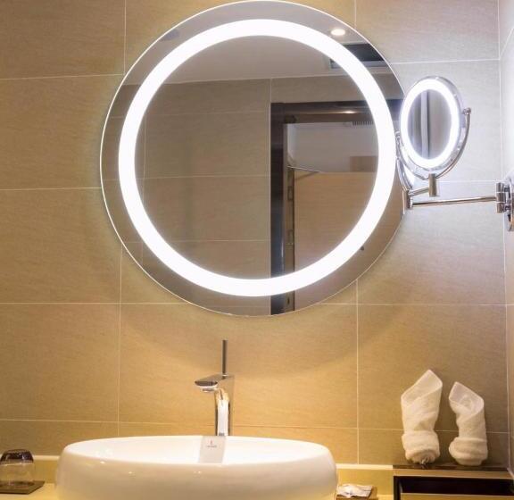 Lavande Hotel Luzhou Jiale Century City