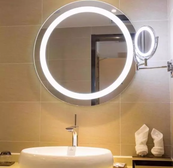 Lavande Hotel Luzhou Jiale Century City