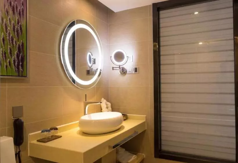 Lavande Hotel Luzhou Jiale Century City
