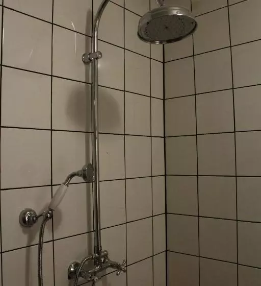 هاستل Schrott Bed&beer