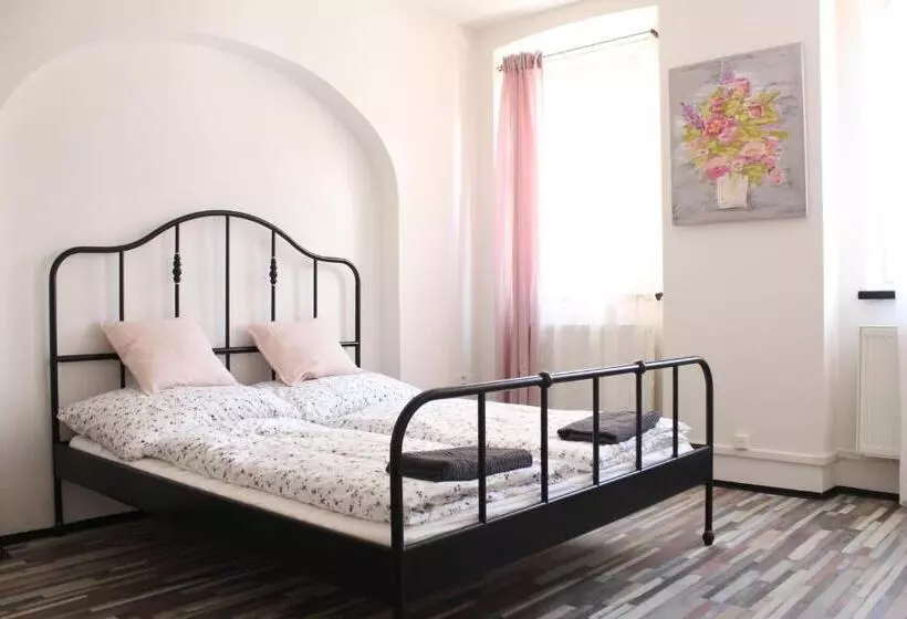 هاستل Schrott Bed&beer