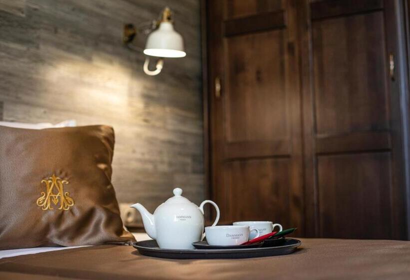 Hotel Antique Free Private Parking