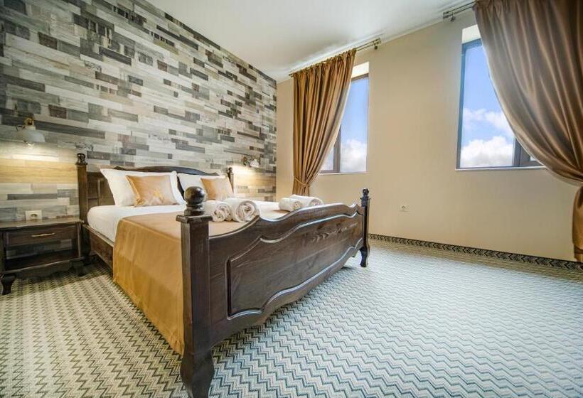 Hotel Antique Free Private Parking