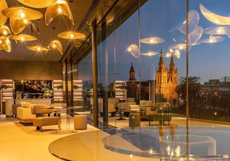 Oval Hotel At Adelaide Oval