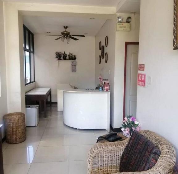 בית מלון כפרי Regina Carmeli Pension