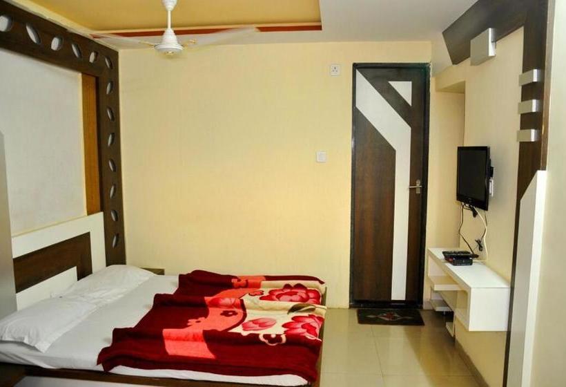 Отель Stayapart  Mooljis Mount Abu