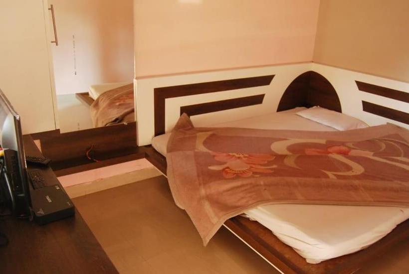 Отель Stayapart  Mooljis Mount Abu