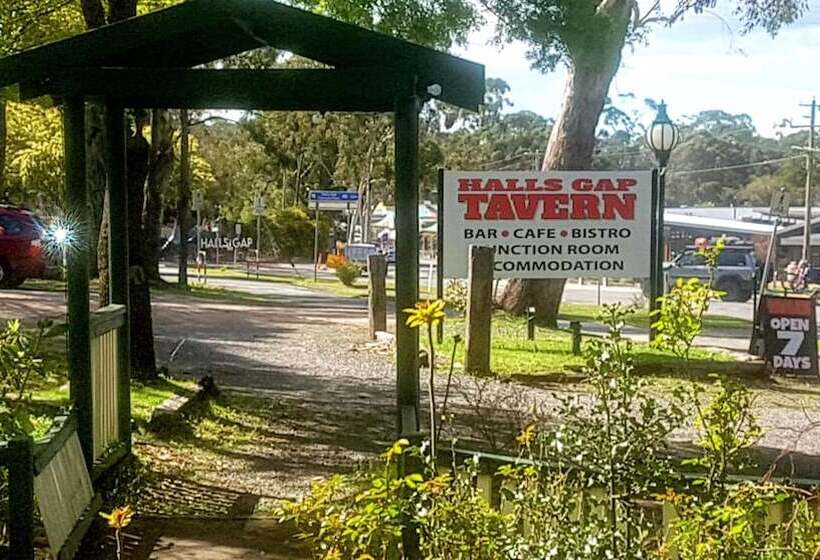 Отель The Grand Halls Gap