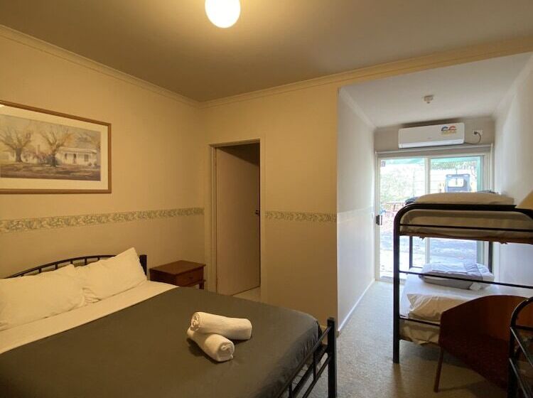 Отель The Grand Halls Gap