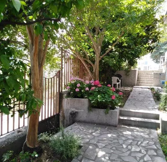 پانسیون Bajto House