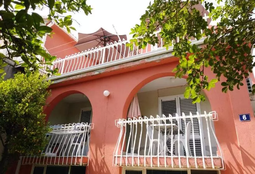 پانسیون Bajto House