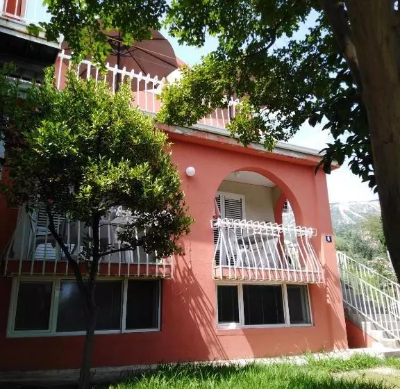 پانسیون Bajto House
