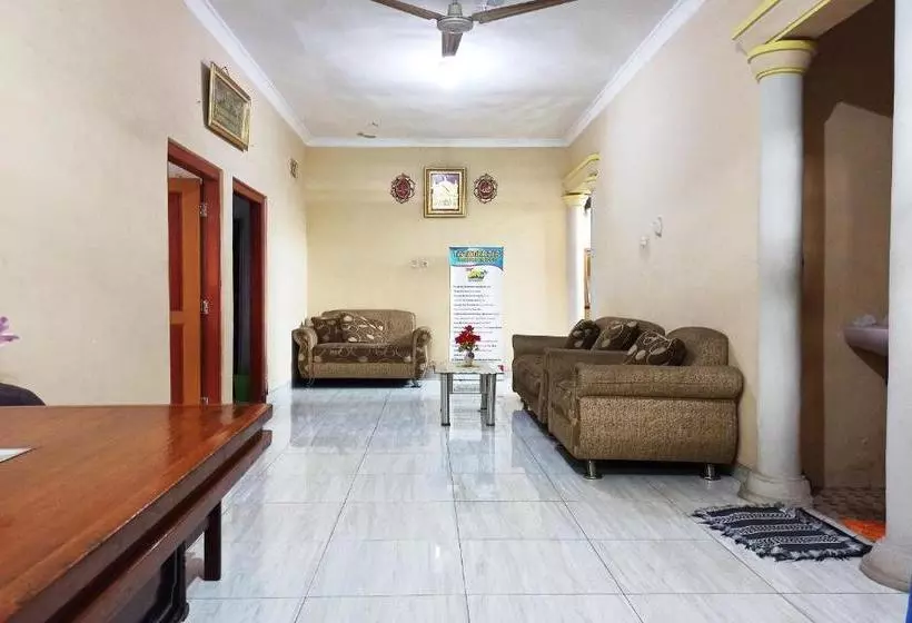 ホテル Oyo 3761 Djayatama Guest House