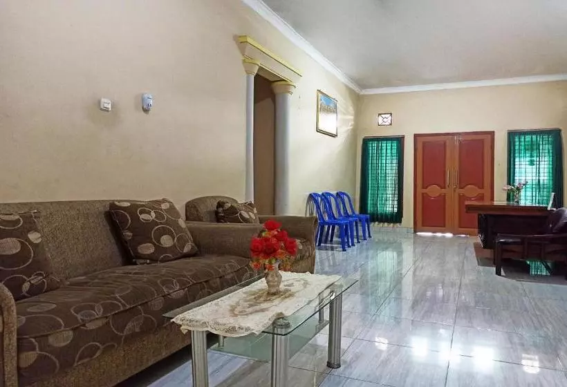 ホテル Oyo 3761 Djayatama Guest House