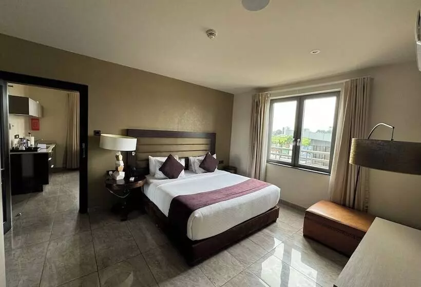 ホテル The Palms By Eagles Accra