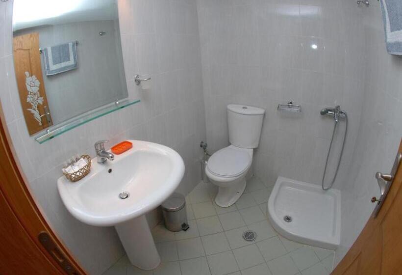 Nikos Hotel And Apartments