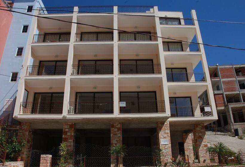 Nikos Hotel And Apartments