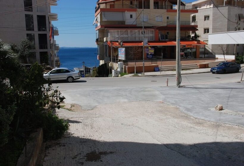 Nikos Hotel And Apartments