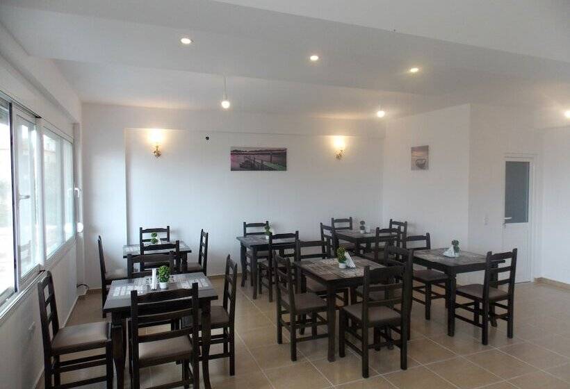 Nikos Hotel And Apartments