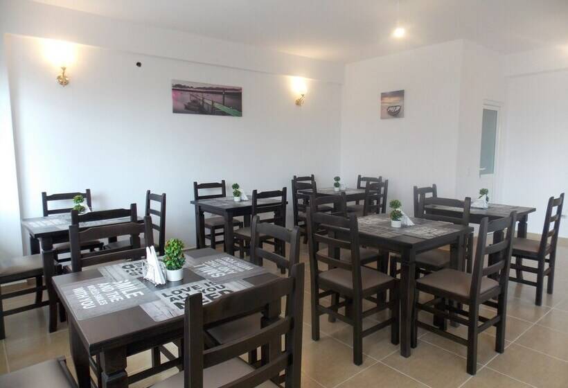 Nikos Hotel And Apartments