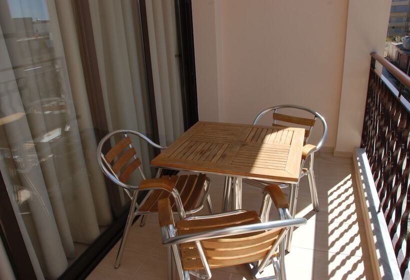 Nikos Hotel And Apartments