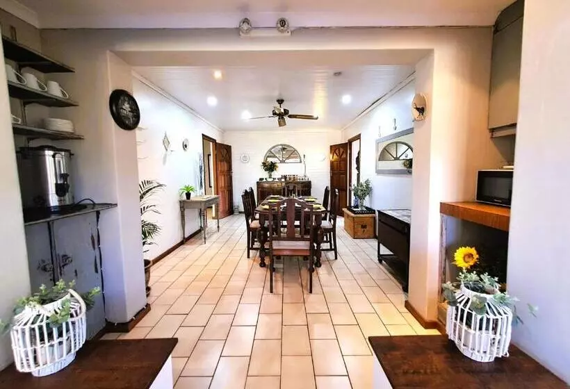 پانسیون Old Mill Guest House