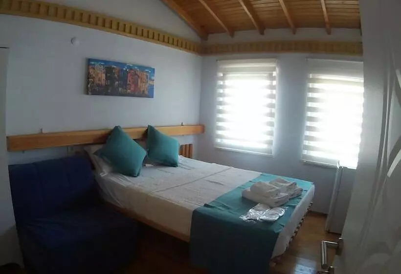 Athenada Otel