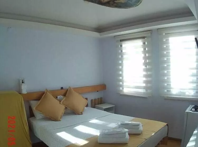 Athenada Otel