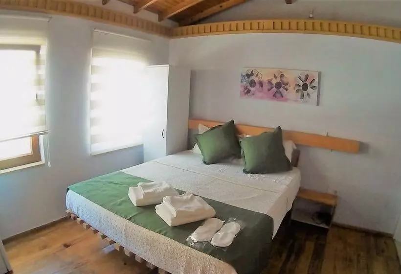 Athenada Otel