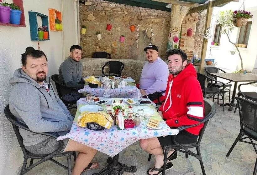 Athenada Otel