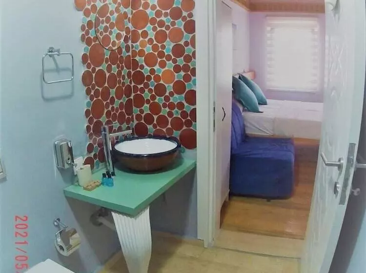 Athenada Otel