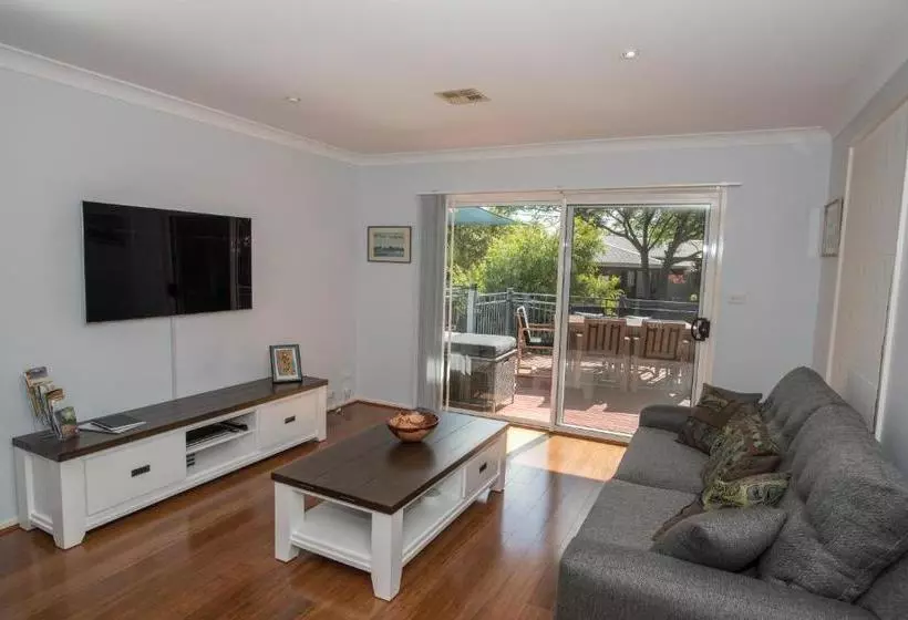 Aamiaismajoitus (B&B) Canberra S White House