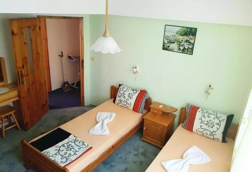 پانسیون Guesthouse Flora