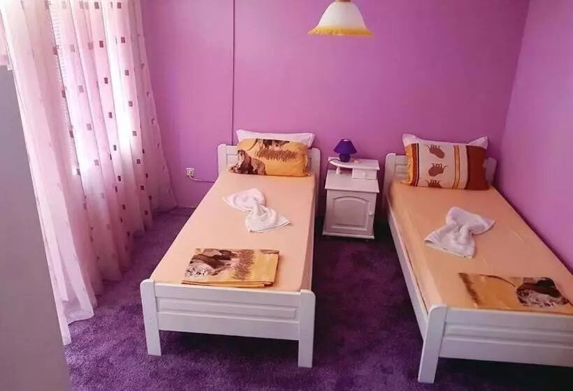 پانسیون Guesthouse Flora