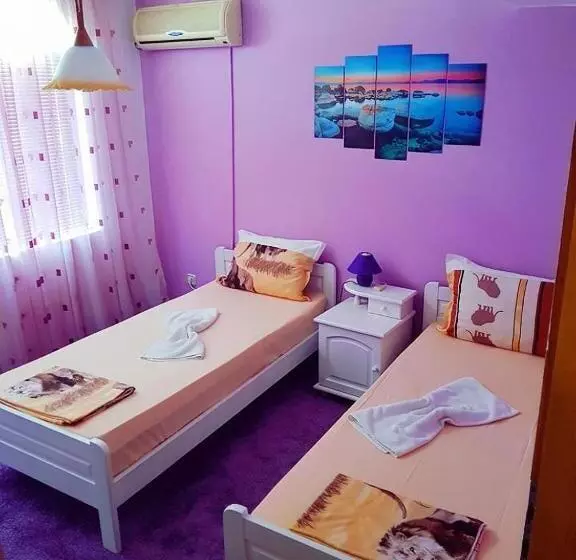 پانسیون Guesthouse Flora