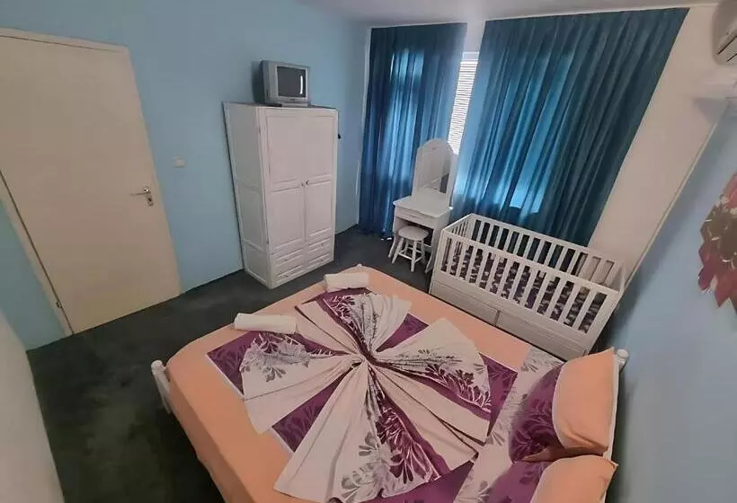 پانسیون Guesthouse Flora