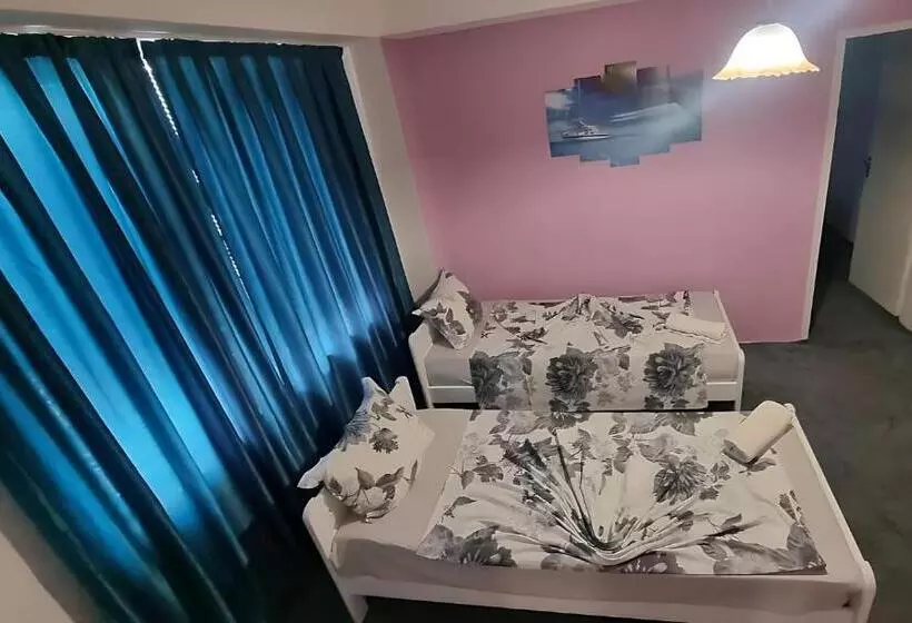 پانسیون Guesthouse Flora