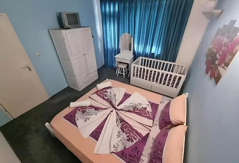 پانسیون Guesthouse Flora