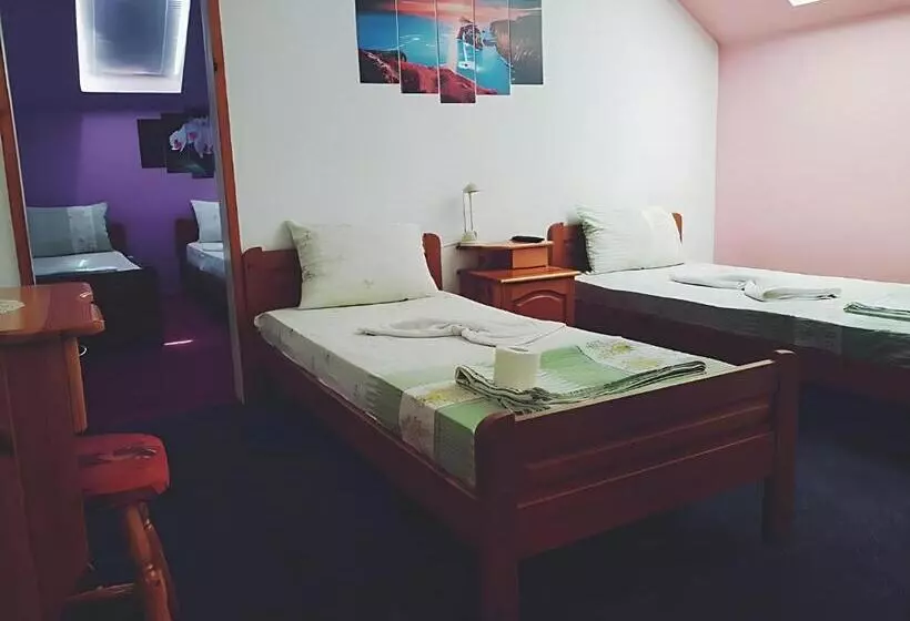 پانسیون Guesthouse Flora