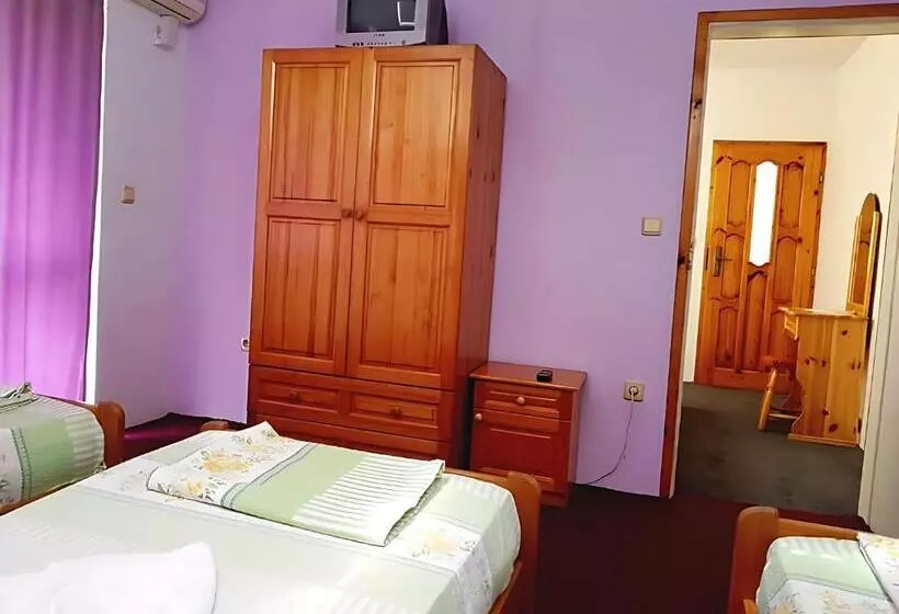پانسیون Guesthouse Flora