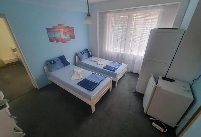 Majatalo Guesthouse Flora