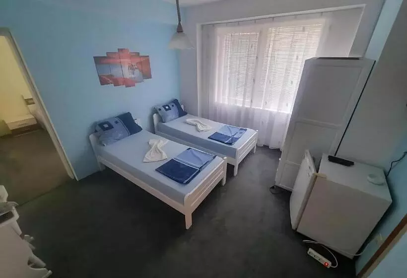 پانسیون Guesthouse Flora