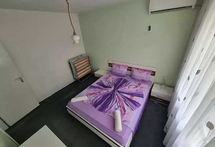 پانسیون Guesthouse Flora