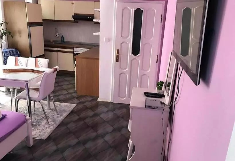 پانسیون Guesthouse Flora